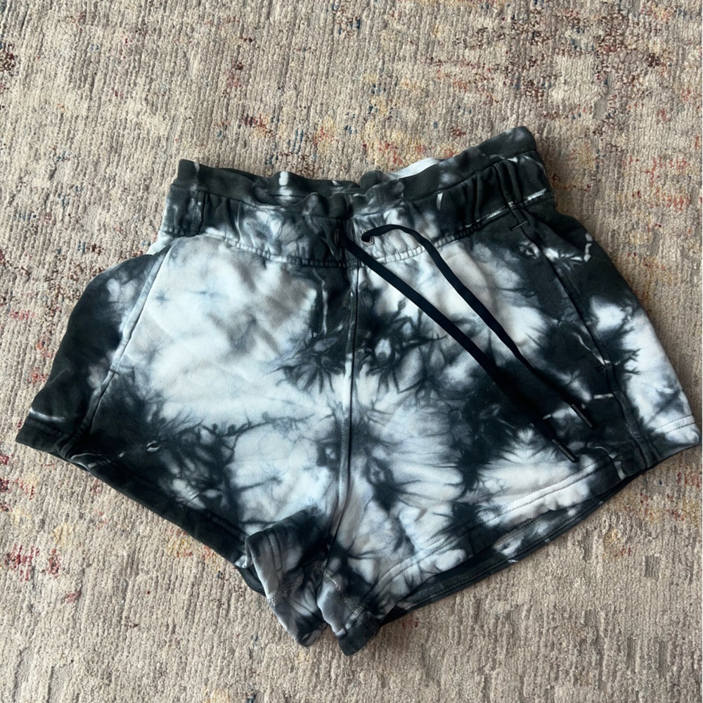 Lululemon Black and White Tie-Dye Inner Glow Shorts